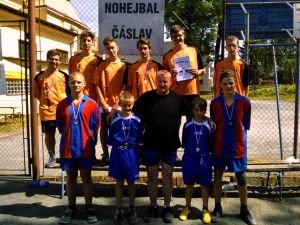 Skupinové foto čáslavské mládeže; autor Míla Vach